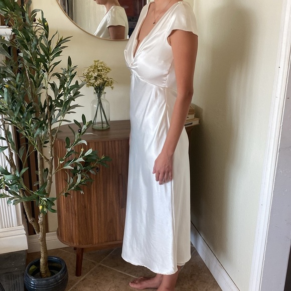 Eliza J Ivory Satin Midi Dress size 6 - Picture 5 of 12
